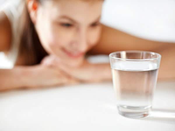 ¿Qué pasa cuando bebes dos vasos de agua después de despertarte?