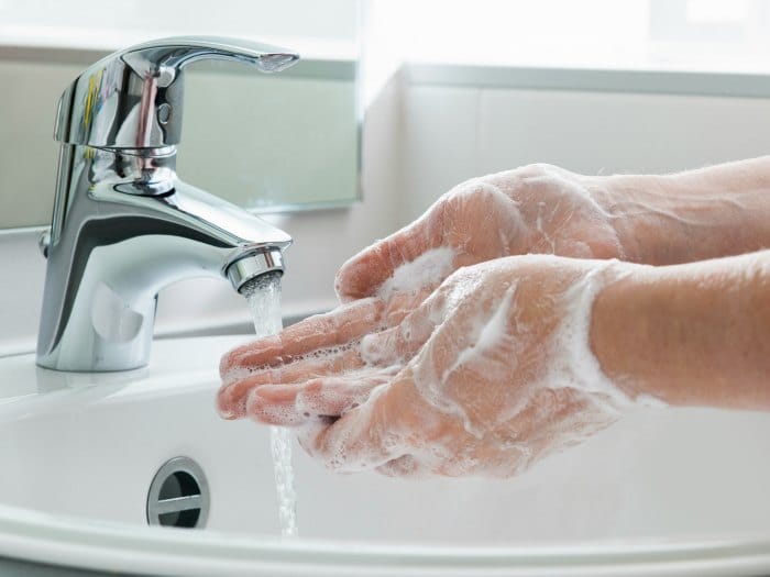 Lavarse las manos con frecuencia 