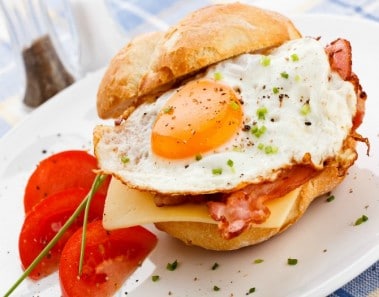 Los huevos son ricos en grasas saturadas