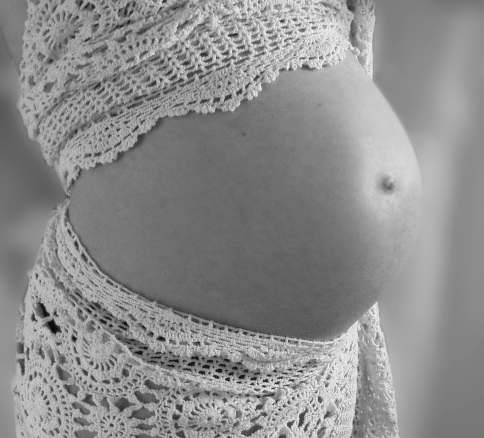 Por qué se sale el ombligo en el embarazo