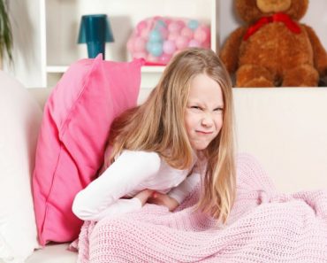 ¿Qué causa el dolor abdominal en los niños?