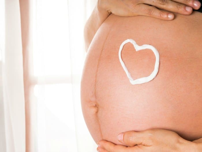 Por qué aparece una línea negra en el embarazo