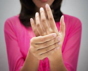 ¿Por qué se produce dolor en las articulaciones en la menopausia?