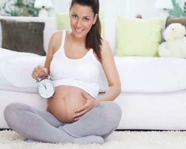 ¿Cuánto se tiene que mover el bebé en el vientre?