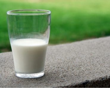 Qué es mejor la leche entera o la desnatada