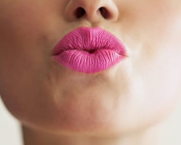 ¿Qué enfermedades se transmiten por los besos?