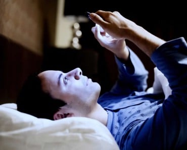 Por qué no deberías usar tu móvil por la noche
