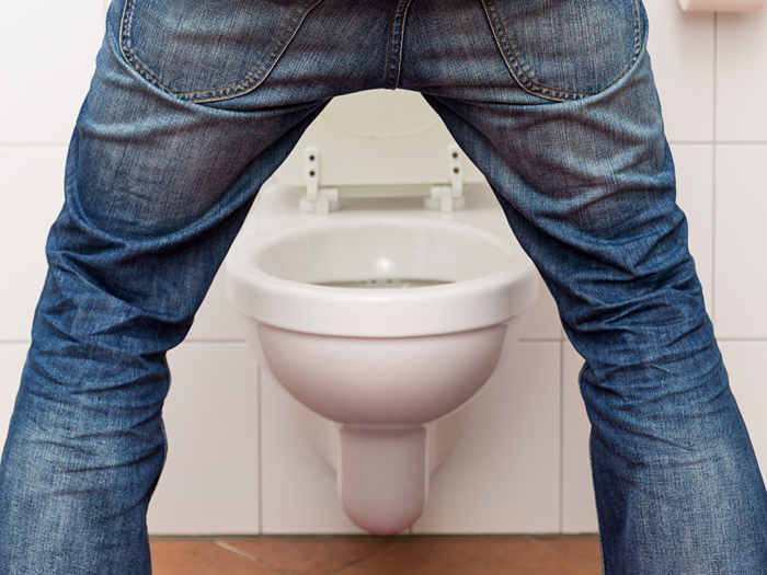 Soñar Que Alguien Se Orina En El Piso