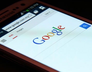 Google en pantalla de teléfono Android
