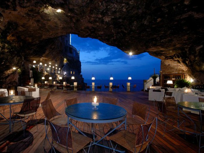Grotta Palazzese, Apulia, Italia