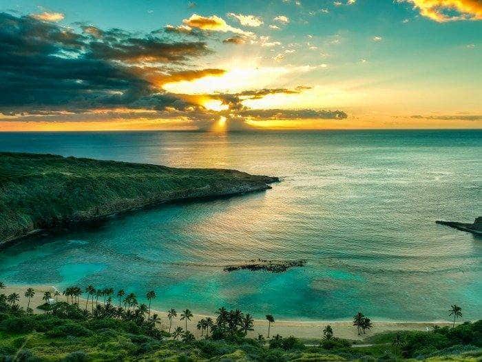 Sunrise over Hanauma Bay on Oahu, Hawaii, serie-tv