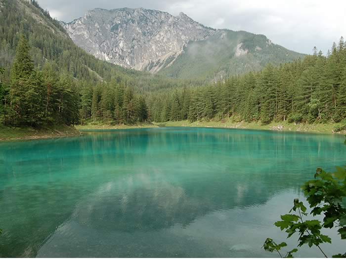 Lago verde en Austria