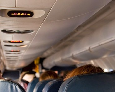 ¿Por qué los aviones encienden luces tenues en el despegue?