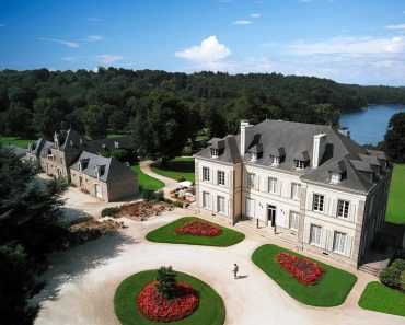 Chateau de Locguénolé, Francia