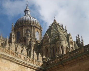 Salamanca. Torres, cúpulas, claustros y pinchos