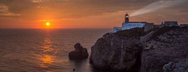 Las impresionantes vistas y acantilados del Cabo de San Vicente (Algarve, Portugal)
